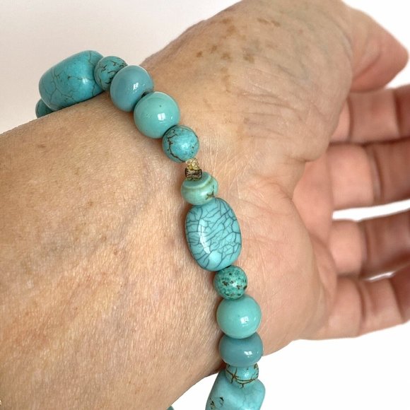 Turquoise Dyed Howlite & Glass Beads Stretch Bracelet 6.7” - Picture 5 of 5